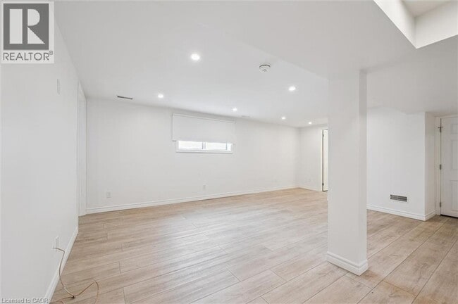 Building Photo - 267 Kingswood Dr