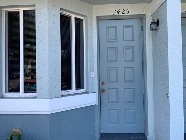 Building Photo - 3425 Sonoma Dr