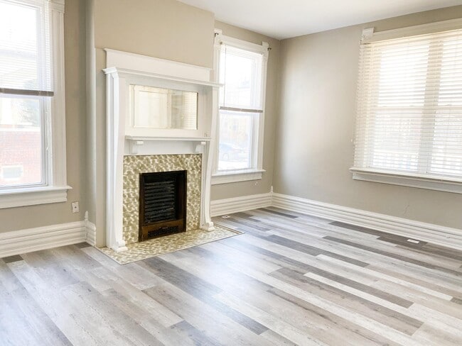 Building Photo - 432 E Whittier St