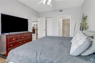 Building Photo - 6361 Aragon Way
