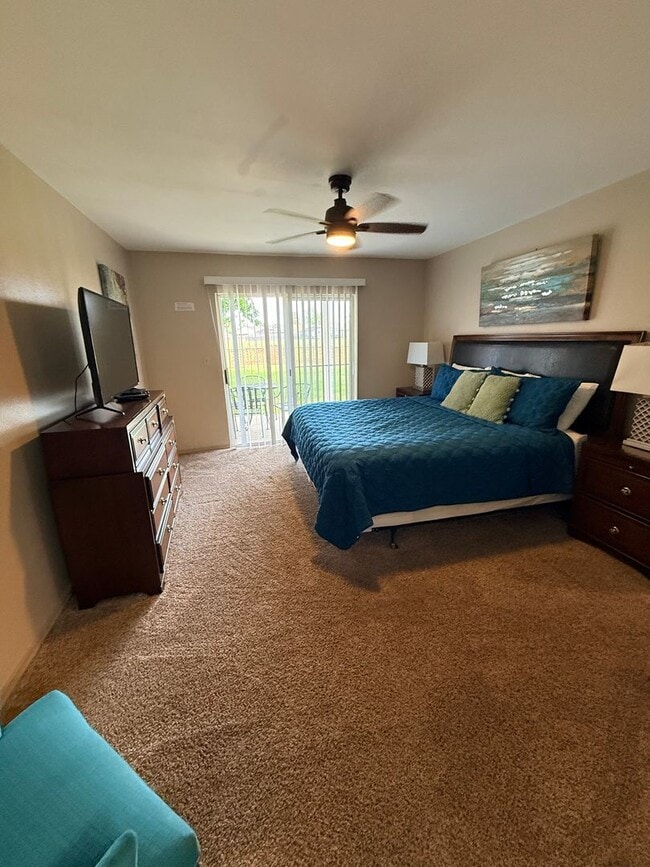Building Photo - 2490 Sweetwater Club Cir