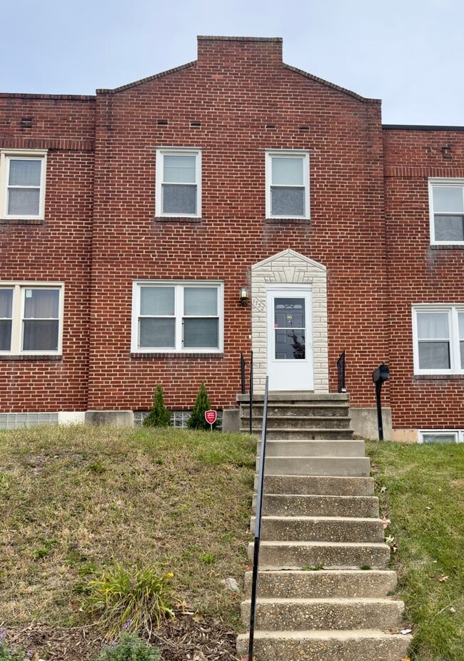 Building Photo - 1732 Redwood Ave