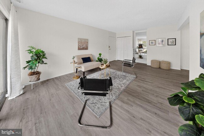 Foto del edificio - 868 College Pkwy