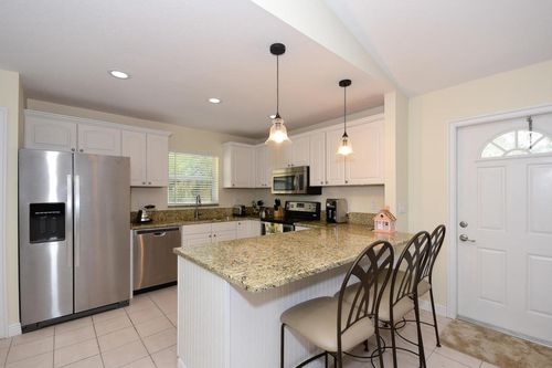 Building Photo - 1176 Amaryllis Ct