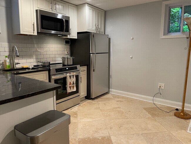 Foto del edificio - 1836 Varnum St NE