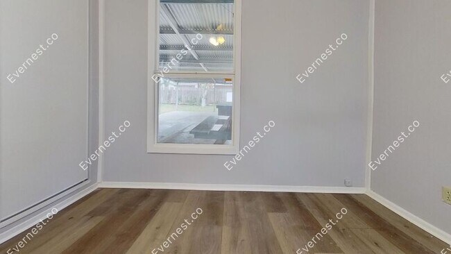 Building Photo - 543 Dawnview Ln