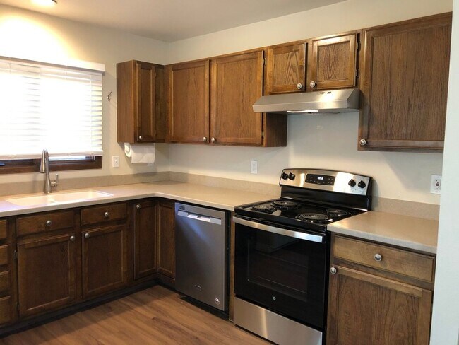 Building Photo - 3 Bed/2bath Single Family Home in Parkwood East