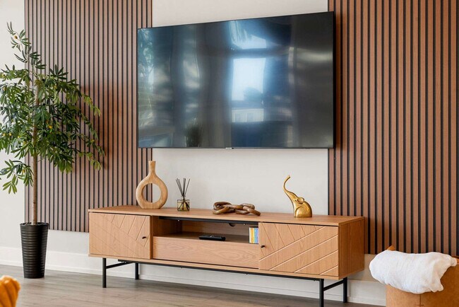 Building Photo - 2344 W Polk St