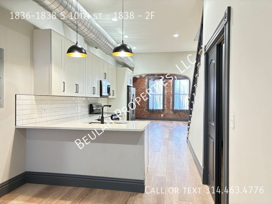 Primary Photo - Bright Soulard Townhouse - 2bd/2.5ba