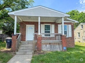 Building Photo - 812 Colonial Ave