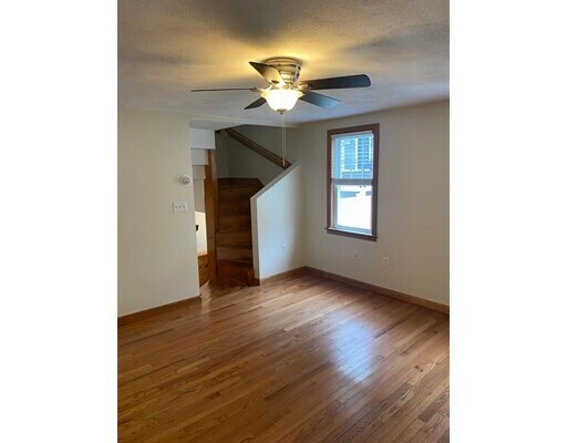 Foto del edificio - 446 W Fourth St