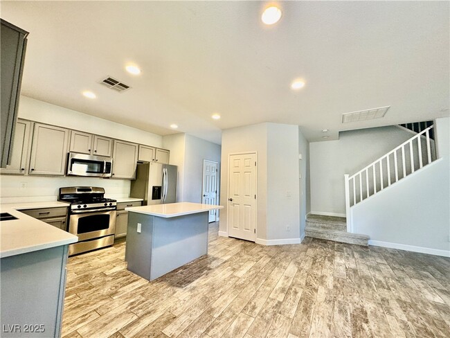 Foto del edificio - 10715 Drake Ridge Ave