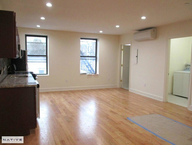 Building Photo - 153 Greenpoint Ave