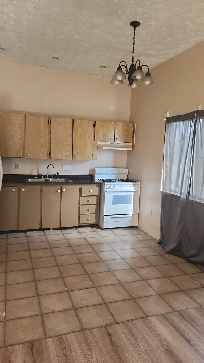 Foto del edificio - 1331-1333 Thurston St