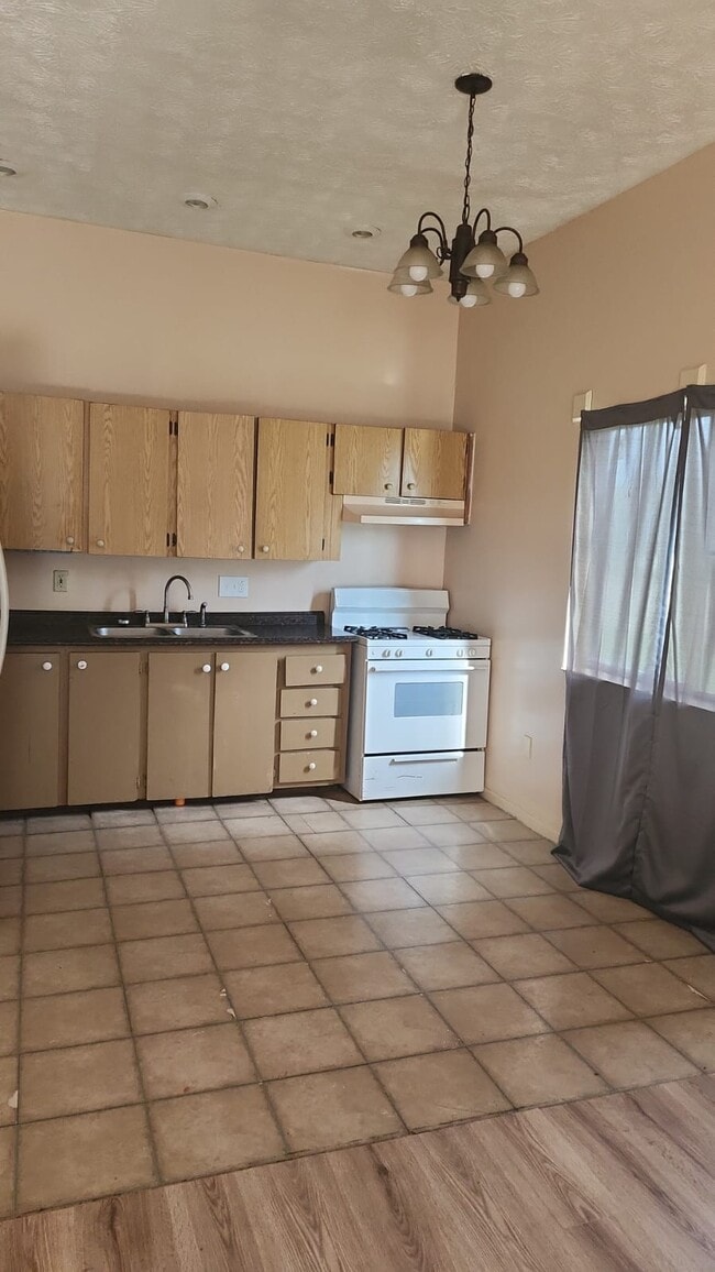 Building Photo - 1331-1333 Thurston St