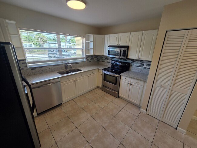 Foto del edificio - Charming 3 Bedroom Home in South Tampa's Ballast Point Neighborhood
