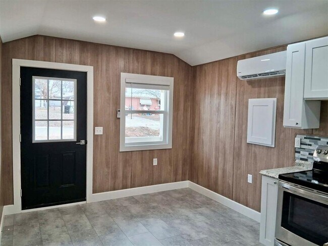 Building Photo - 303 S Arkansas Ave