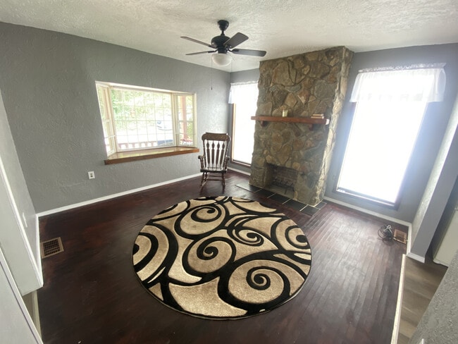 Living Room - 132 Clara St