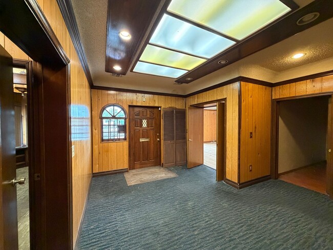 Foto del edificio - 3BEDROOM 1 BATHROOM COMMERCIAL PROPERTY