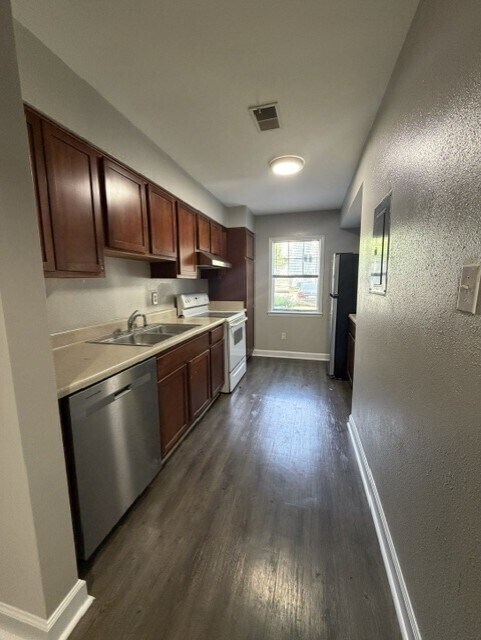 Building Photo - 2500 Avent Ferry Rd