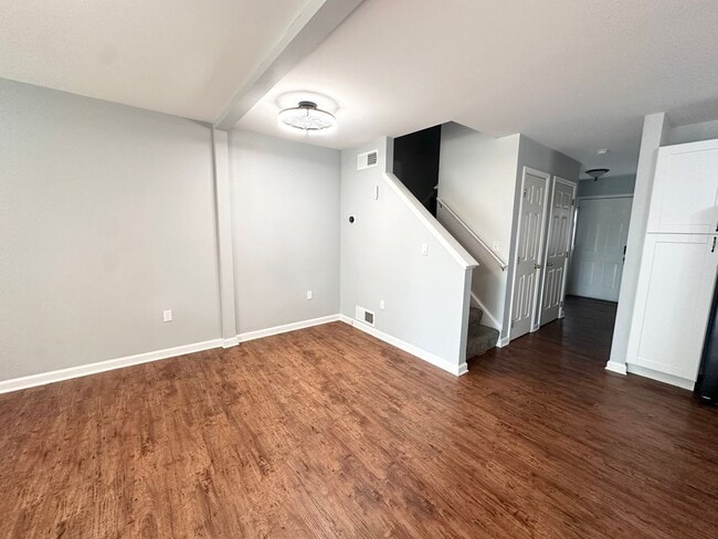 Building Photo - 1636 MacIntosh Way