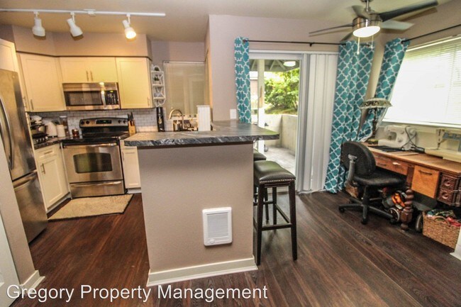 Foto del edificio - 1 br, 1 bath House - 3921 243rd PL SE J-104