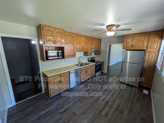 Building Photo - 306 Parkview Dr