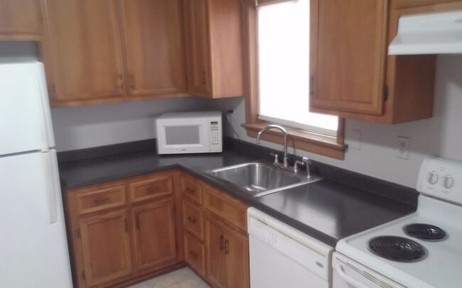 Foto del edificio - 3 bedroom 2 bath Tri-level Home In western...