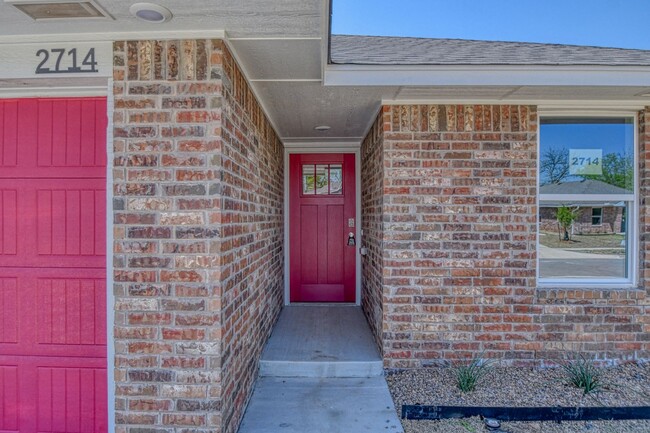 Building Photo - New Construction in Varenna Landing! Storm...