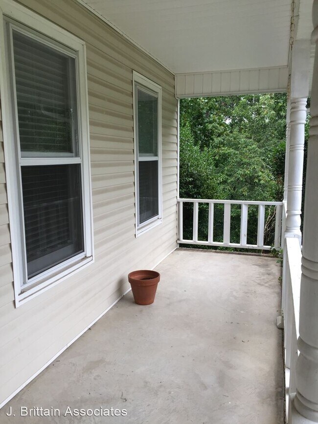 Building Photo - 3 br, 2.5 bath House - 6013 Holly Trace