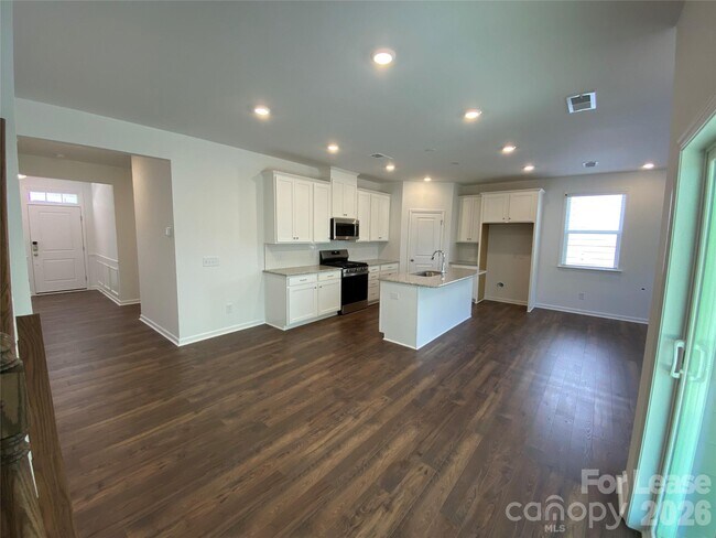 Building Photo - 14057 Lake Home Ln