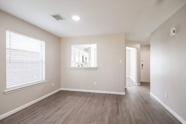 Foto del edificio - 1615 Trail Oaks Ct