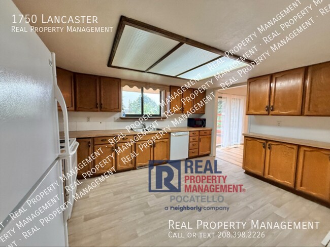 Building Photo - 1750 Lancaster-