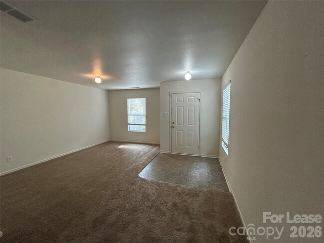 Foto del edificio - 3015 Meadow Knoll Dr