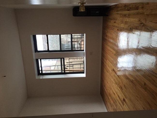 Foto del edificio - 335 East 94th Street