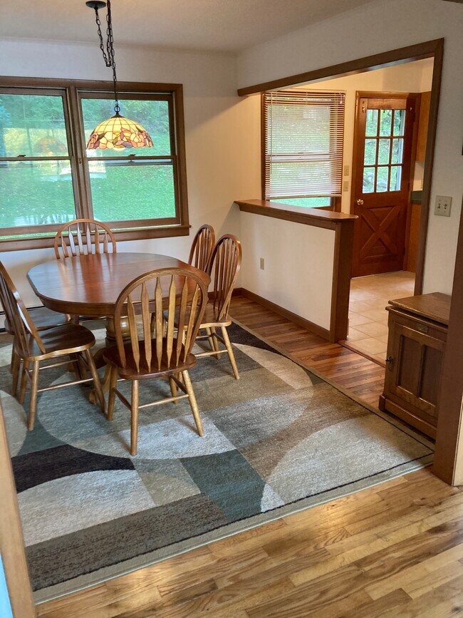 Building Photo - 126 W Shore Dr