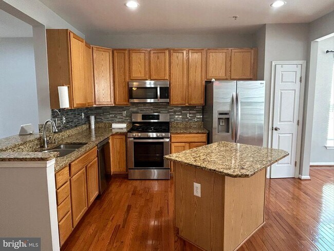 Building Photo - 8863 Papillon Dr