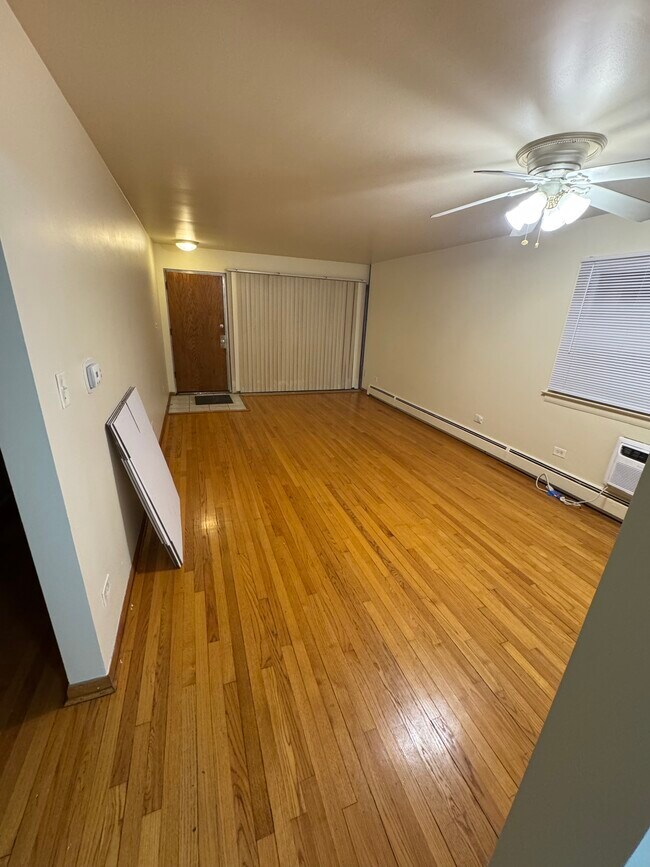 Foto del edificio - 1225 N La Grange Rd