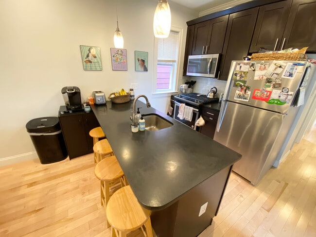 Building Photo - 119 G St