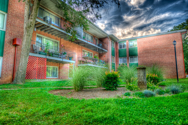 Building Photo - Hickory Heights Apartments