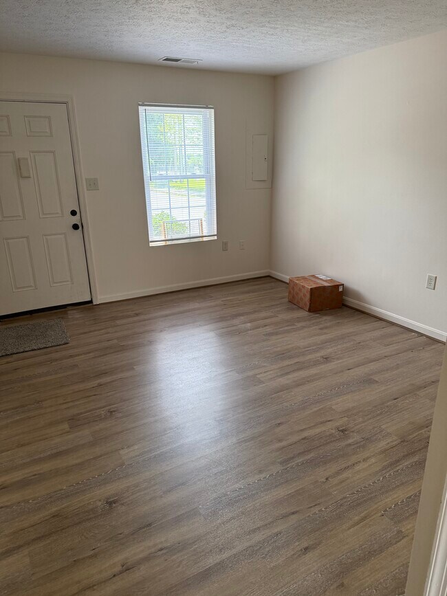 Foto del edificio - 374 Woodstock Ln