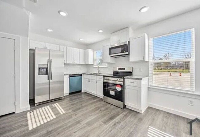 Foto del edificio - 8224 Bigwood St