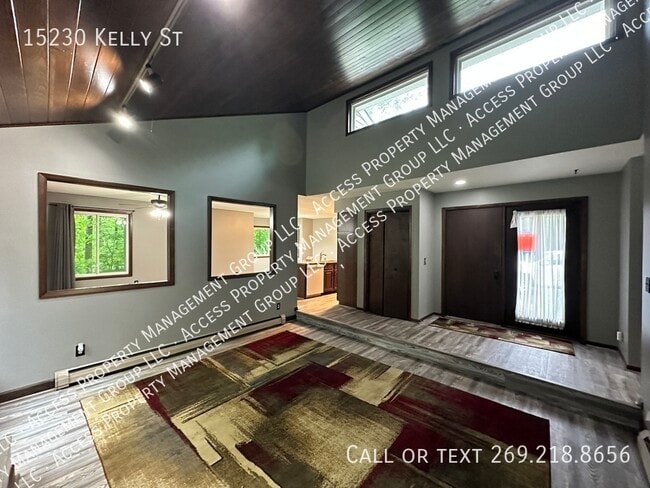 Building Photo - 15230 Kelly St