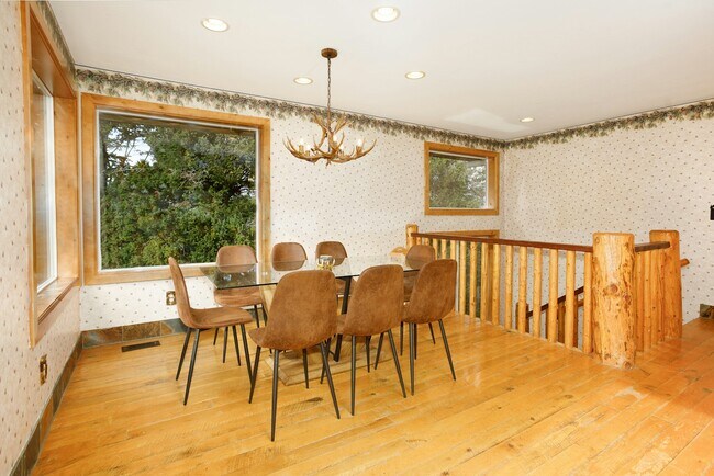 Foto del edificio - 390 Matterhorn Dr