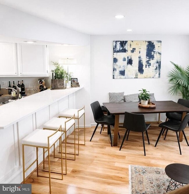 Foto del edificio - 1704 Quietree Dr