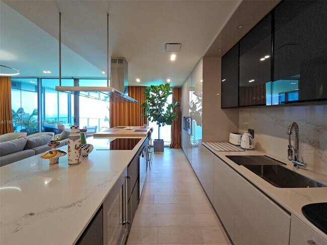 Foto del edificio - 15701 Collins Ave