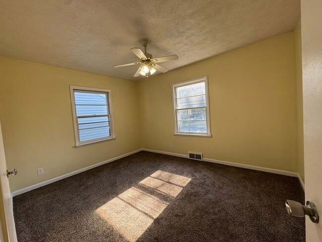 Building Photo - 1127 Lodge Ave