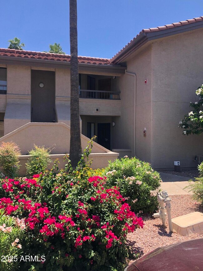 Foto del edificio - 9430 E Mission Ln