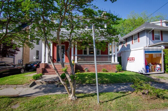 Foto del edificio - 1014 Brandon Ave