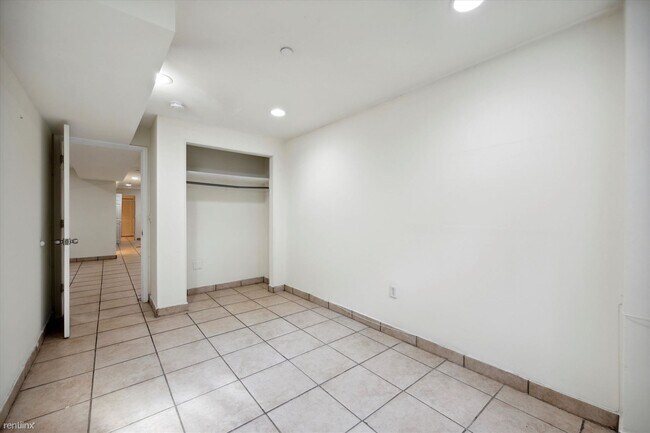Foto del edificio - 4 br, 2 bath Triplex - 1948 N GRATZ ST Unit 1